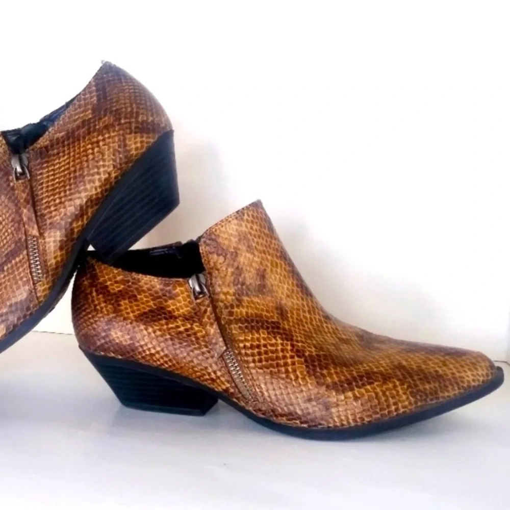 RECENTLY REDUCED: “Sale Priced” Designer Snake Print Boots, PreOwned 8.5. - Picture 4 of 5